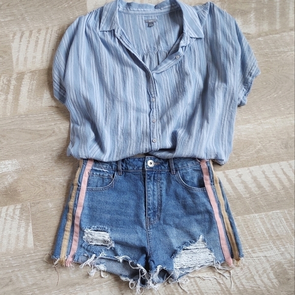 Cropp Cute Distressed Denim Shorts - Picture 1 of 11